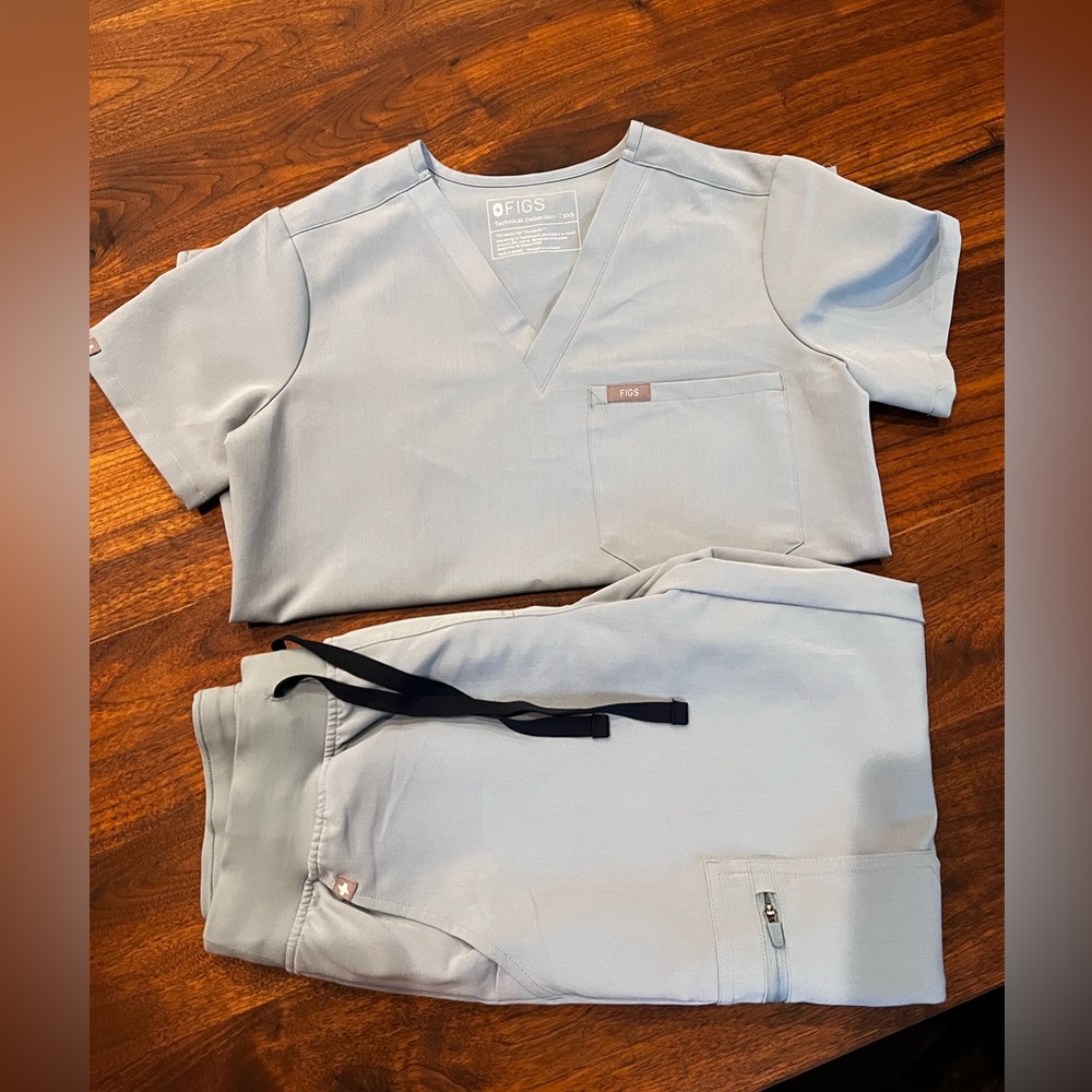 Figs Light Gray Scrub Set